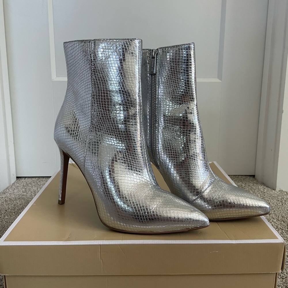 MICHAEL KORS Leona Bootie Metallic Embossed Leather Heel Silver Size 8